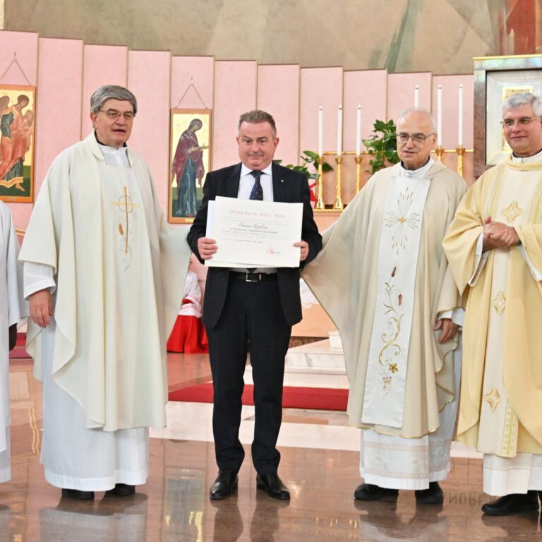 3_Ghisellini_preti_concelebranti